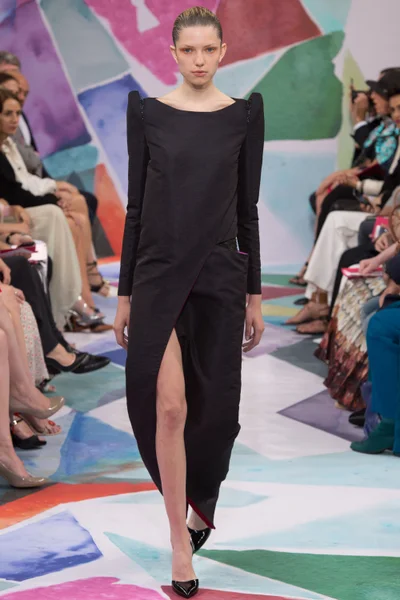 Look 16